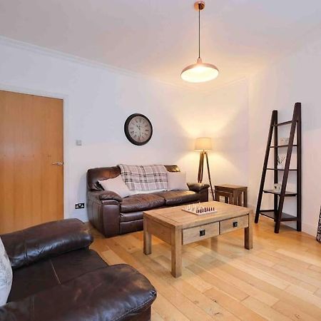 Modern & Spacious Apartment In City Centre 阿伯丁 外观 照片